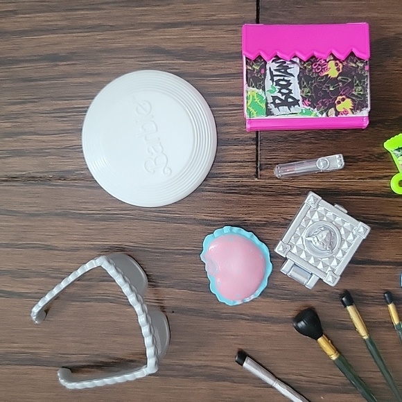 Monster High Catty Noir Doll and clothes - Picture 7 of 9